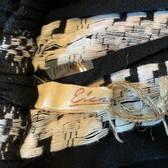 Black & white pattern skirt with elastic waist - Picture 2 of 2